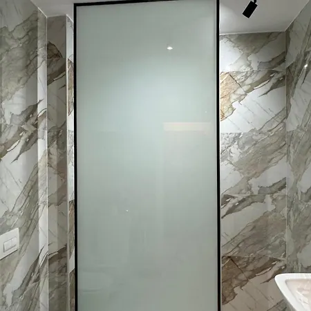 Golden Waves Seaview 公寓